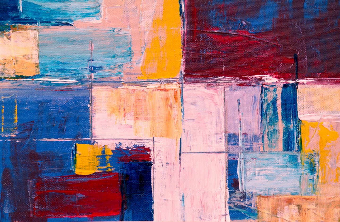 Dipinto a olio astratto con forme geometriche materiche e pennellate colorate.